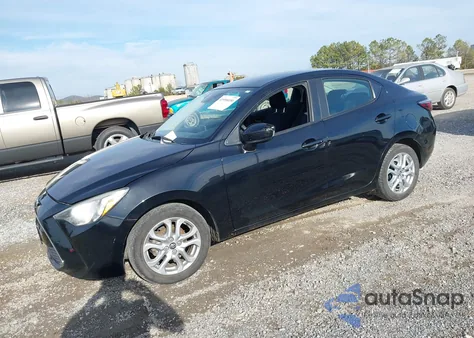 2017 Toyota Yaris Ia z USA, uszkodzony, nr VIN 3MYDLBYV1HY170648